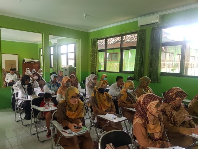 http://pgpaud-tasikmalaya.upi.edu/assets/file/file_foto/foto_1648726341.jpeg