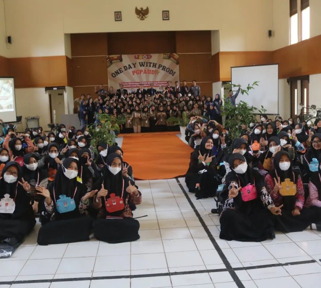 http://pgpaud-tasikmalaya.upi.edu/assets/file/file_foto/foto_1664519475.jpeg