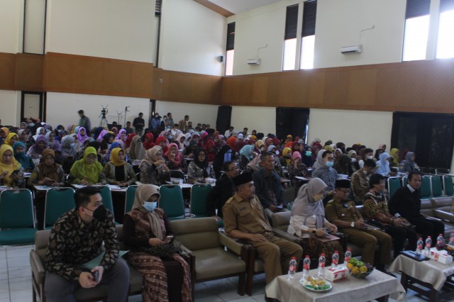 http://pgpaud-tasikmalaya.upi.edu/assets/file/file_foto/foto_1664528085.JPG